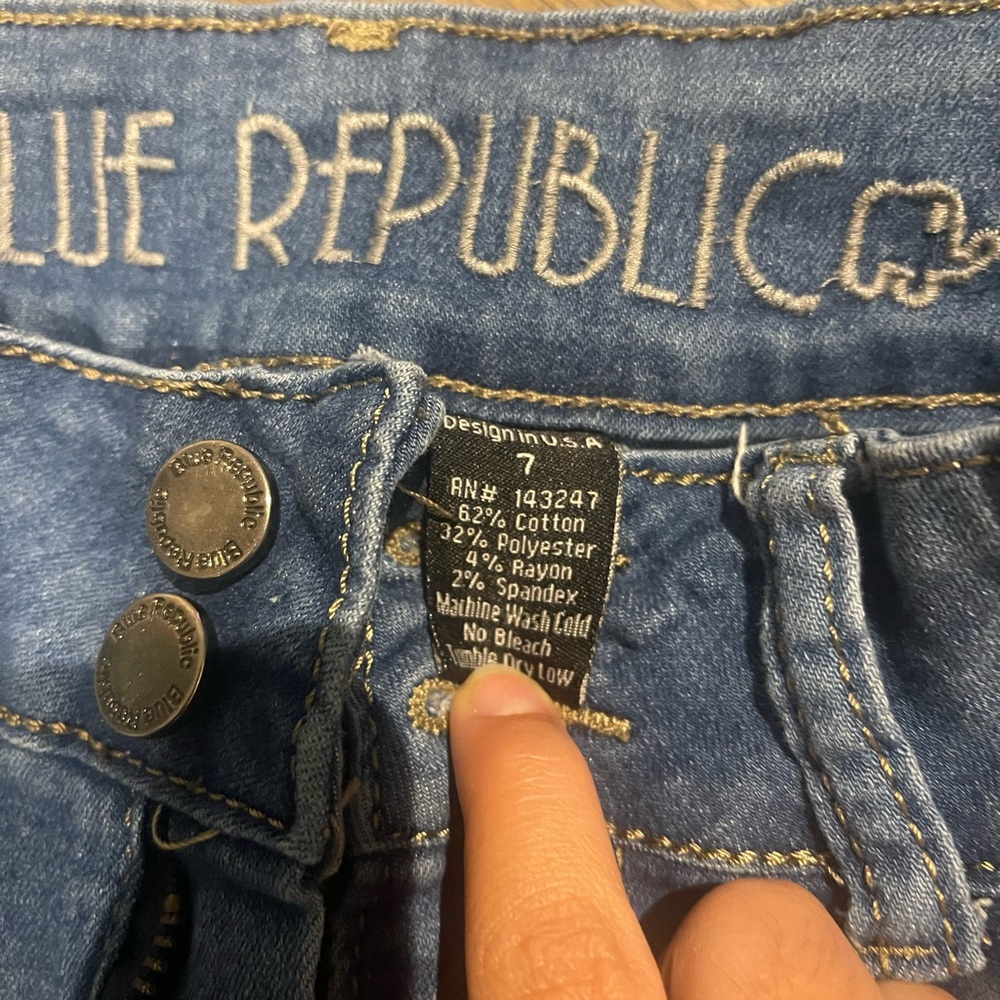 Women’s Distressed Blue Skinny Jeans - Picture 5 of 5